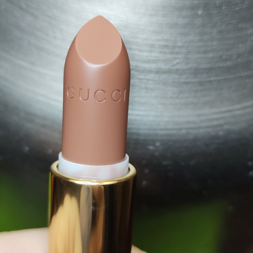 Gucci lipstick satin Peggy taupe 204